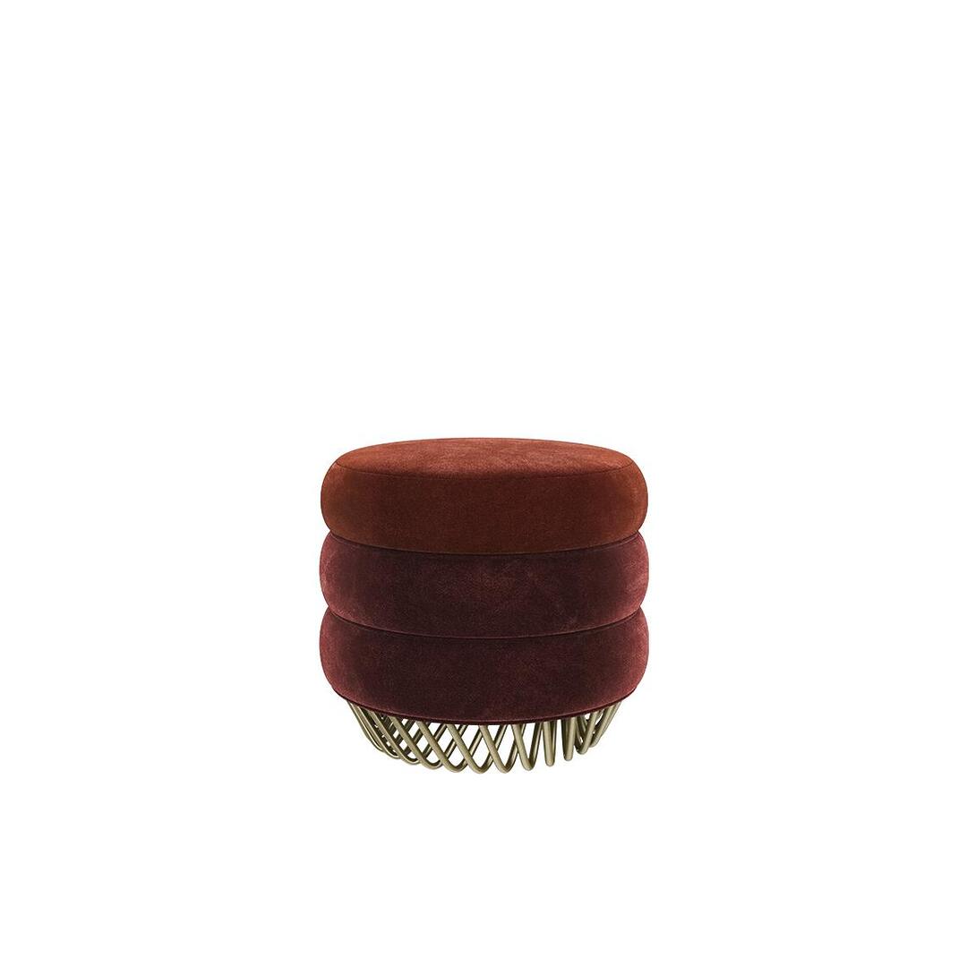 04.jpg Small Audrey stool by Ottiu in gradient shades of reddish-brown velvet, sitting on a decorative open-work brass base with a geometric wire pattern.